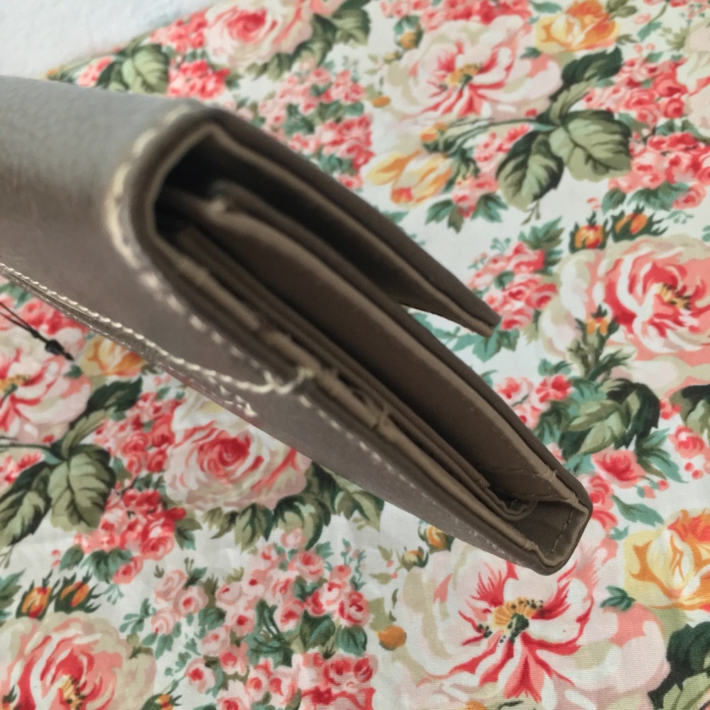 Metallic Tri-Fold Wallet - Picture 14 of 14